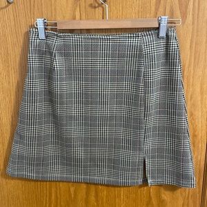 Plaid mini skirt with little slit